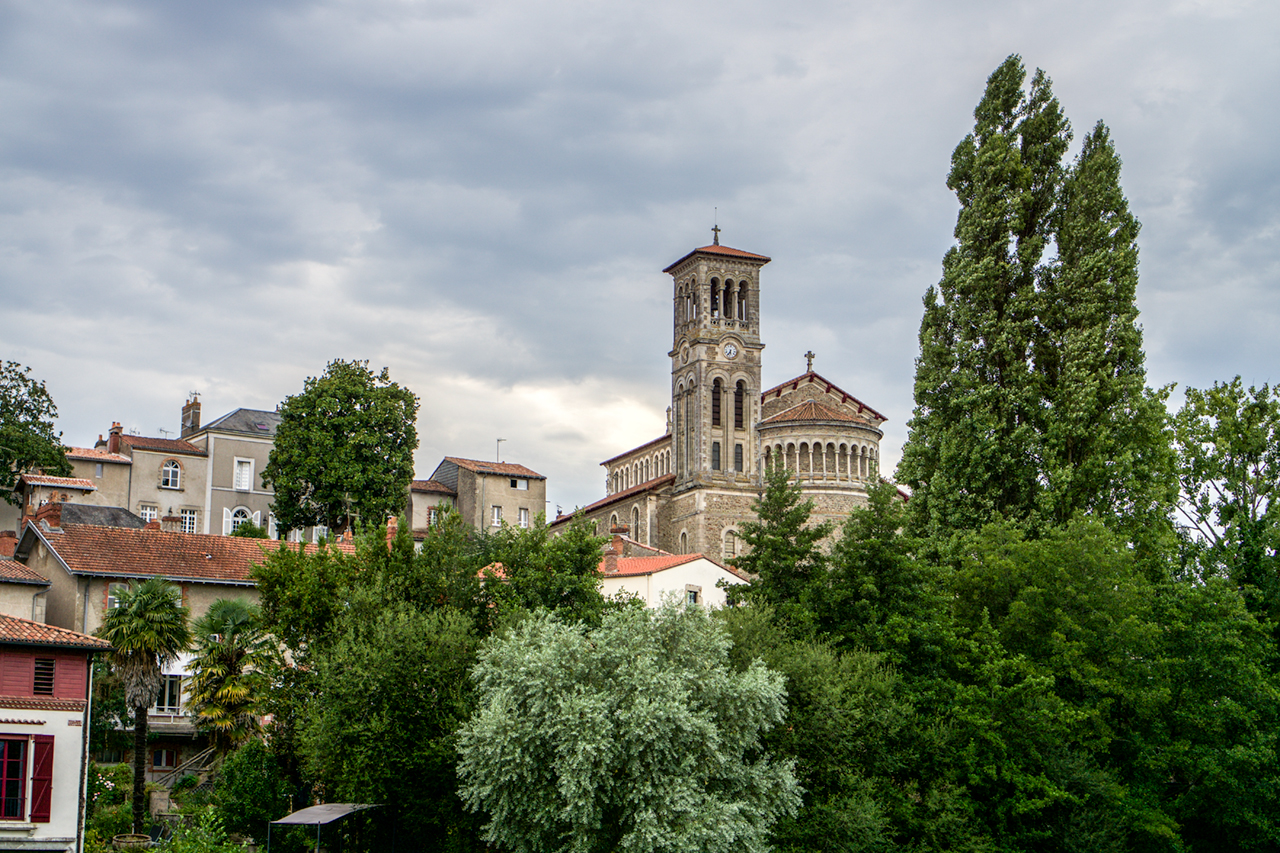 You may think you're in Italy but this is Clisson the one time border town between Bretagne and France. The oldest parts of the town are built in granite, the newer 19th century buildings are all Italianate. We recommend visiting. 
