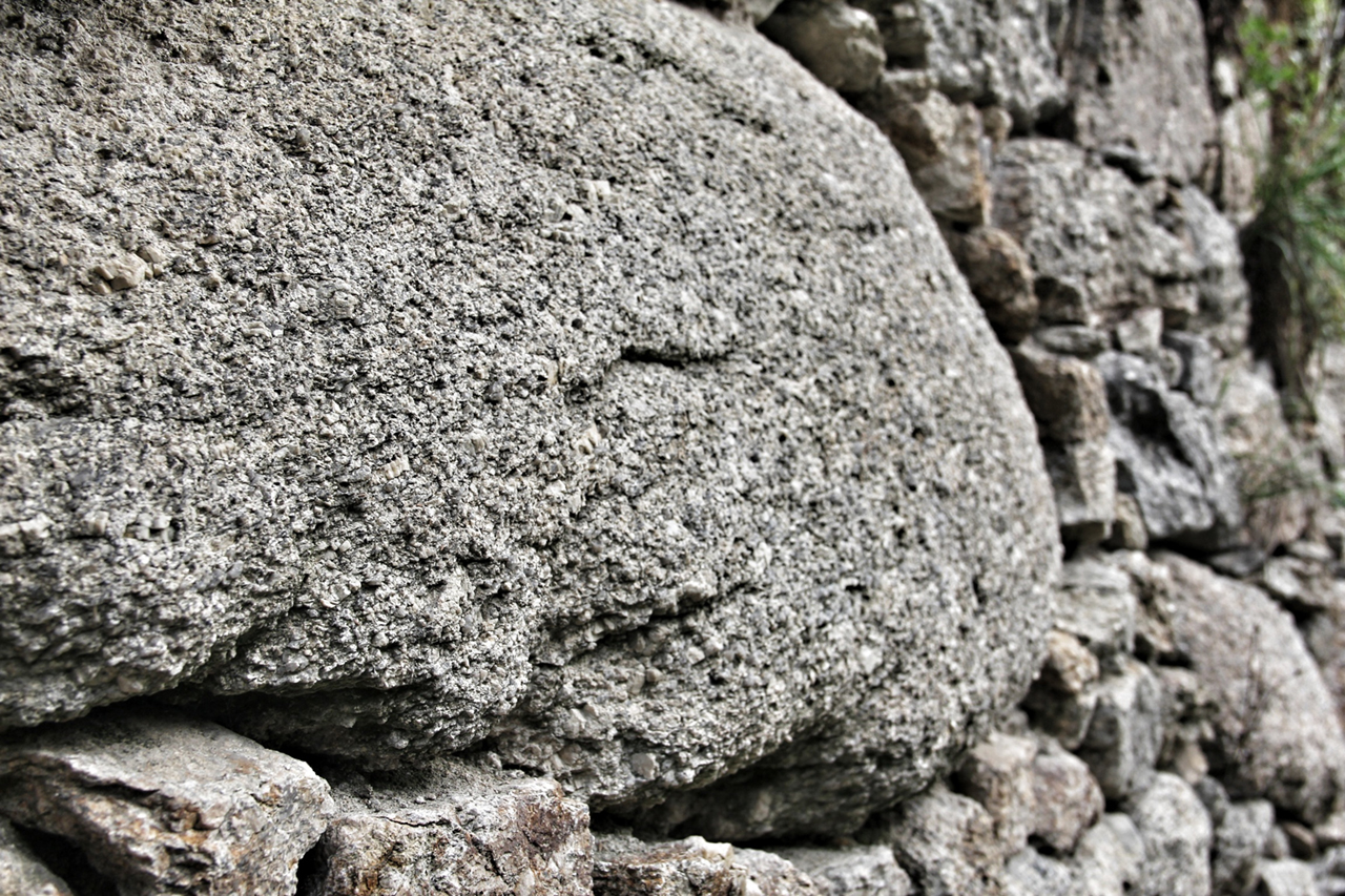 Granite, one of the types of bedrock under Muscadet